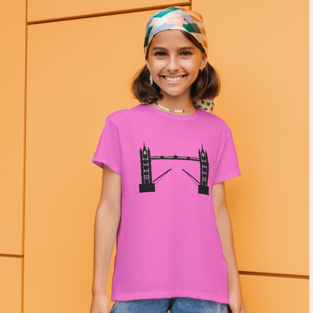 "London Bridge Majesty Tee β Iconic HTV Printed T-Shirt"